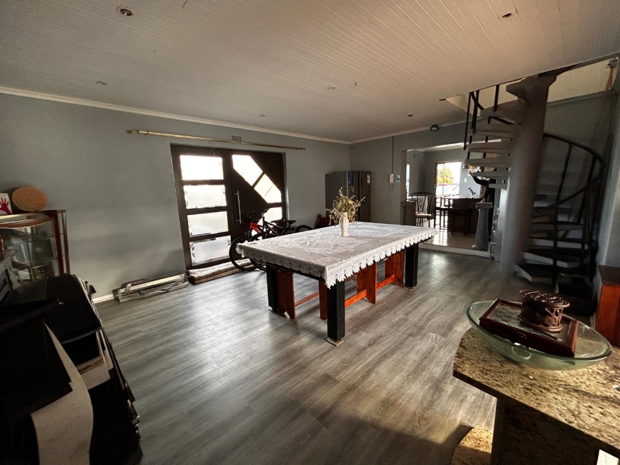 5 Bedroom Property for Sale in Colorado Park Western Cape